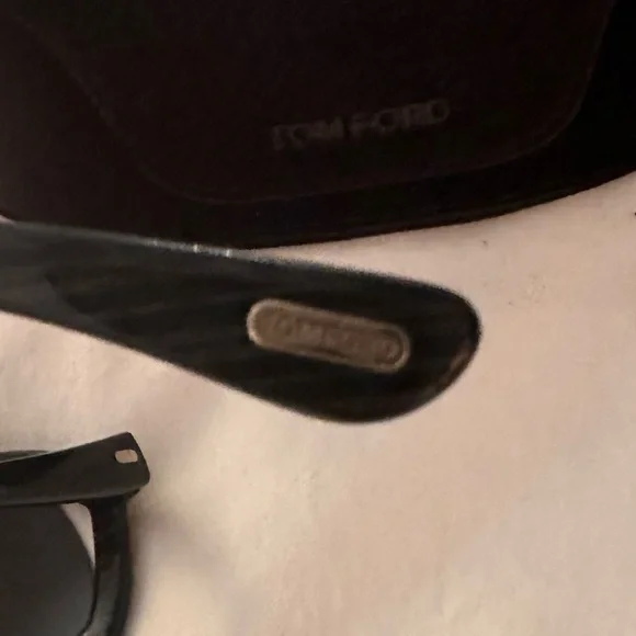 T O M F O R D Black Sunglasses with Case - Picture 5 of 5